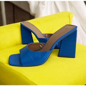 EXPRESS Snake Embossed Blue Periwinkle Block Heels Size 8